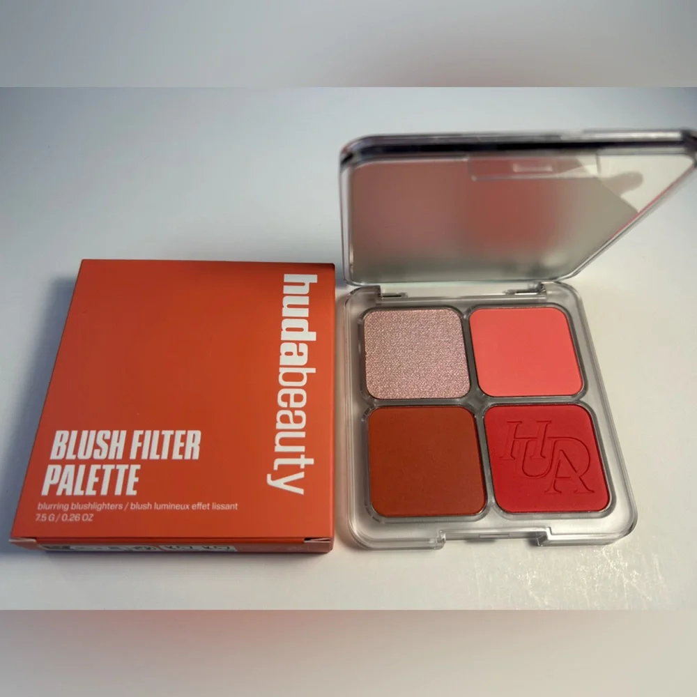 NWT🌷Huda Beauty Blush Filter Blurring Blushlighters Palette in “Toasty Peach”